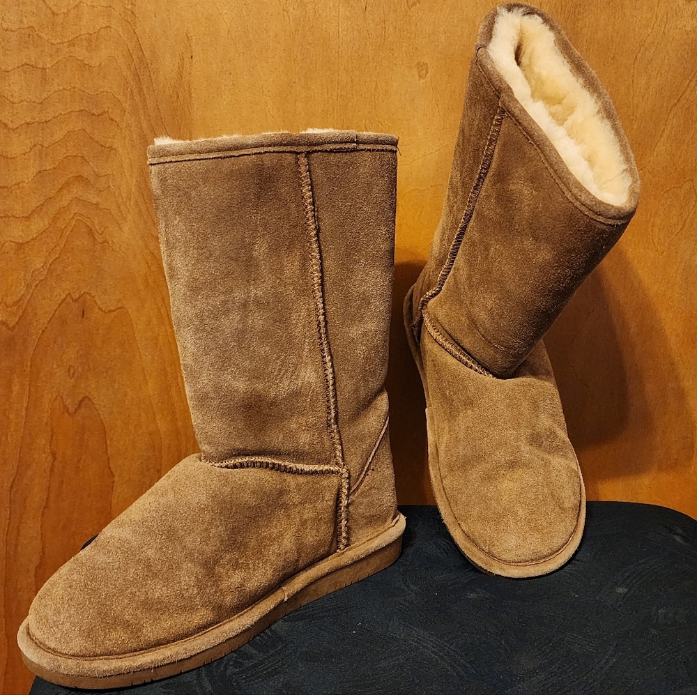 BearPaw Women's Size 8 Boots